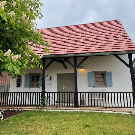 Domacija Pri Momi Apartment