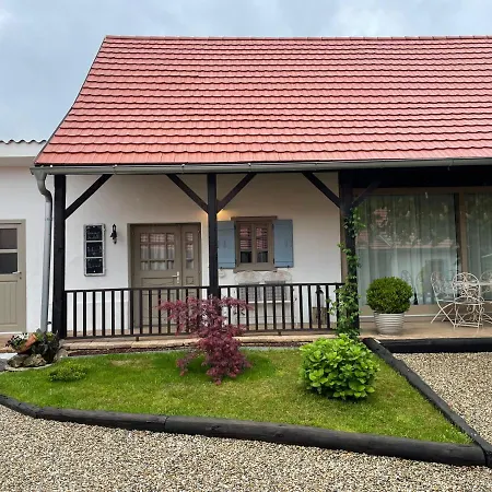 Apartment Domacija Pri Momi