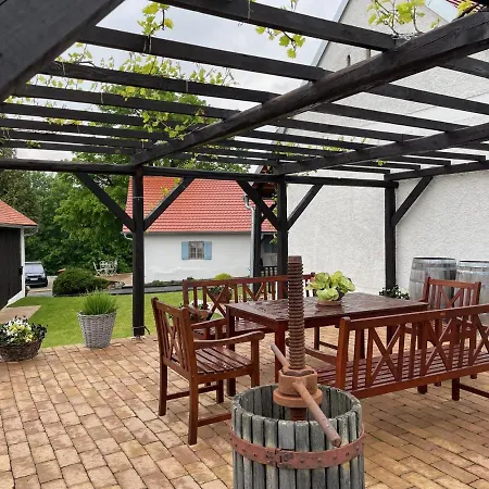 Domacija Pri Momi Daire