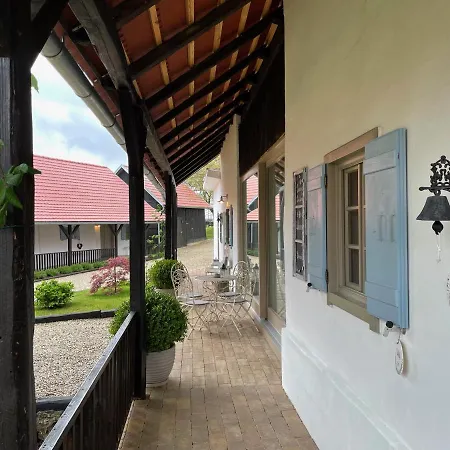 Domacija Pri Momi 公寓 *