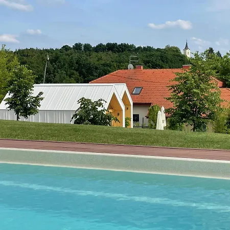 Domacija Pri Momi 公寓