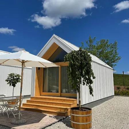 Domacija Pri Momi Daire *