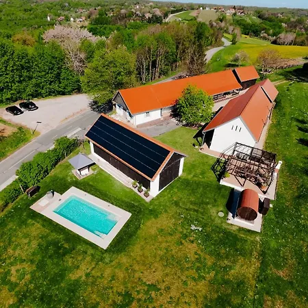 Domacija Pri Momi Apartman