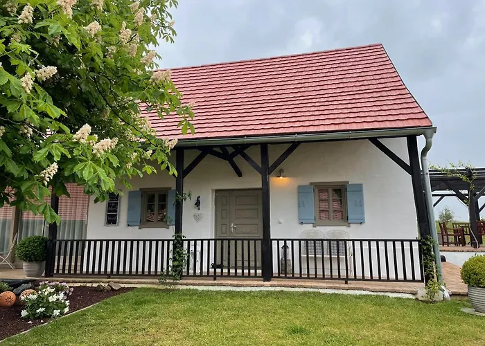 Domacija Pri Momi Apartamento