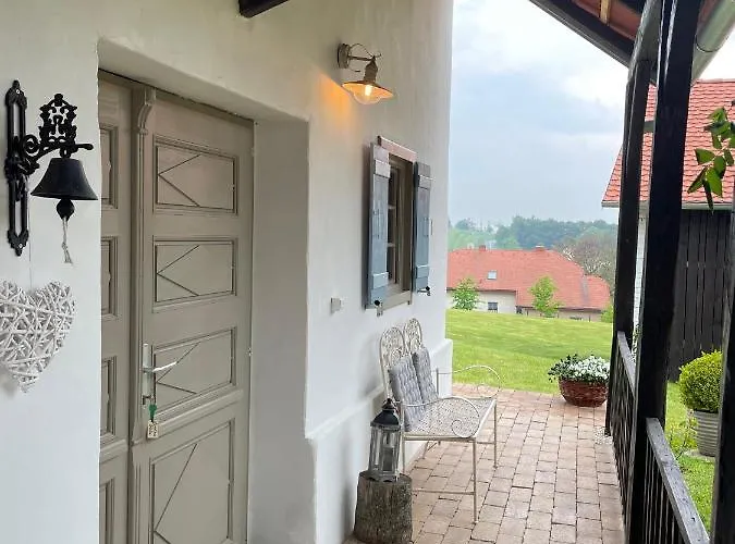 Domacija Pri Momi Apartamento *