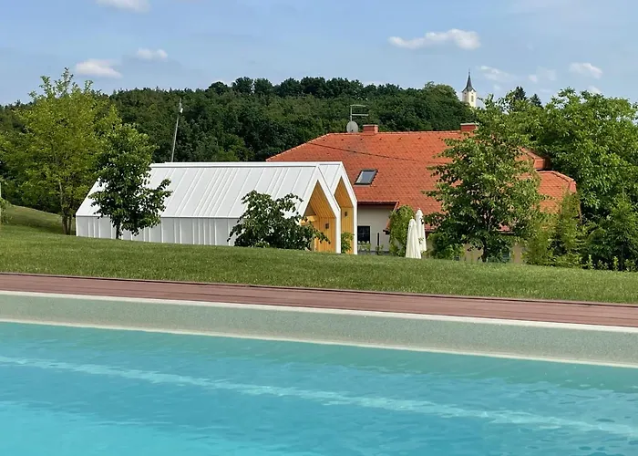 Domacija Pri Momi Apartamento