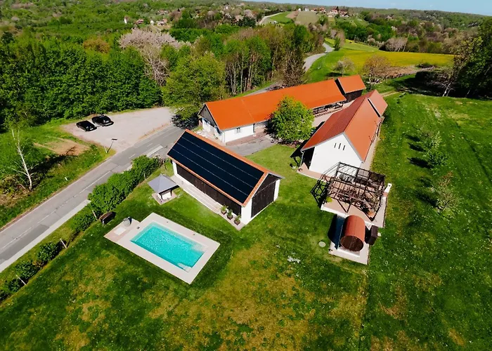 Domacija Pri Momi Apartamento